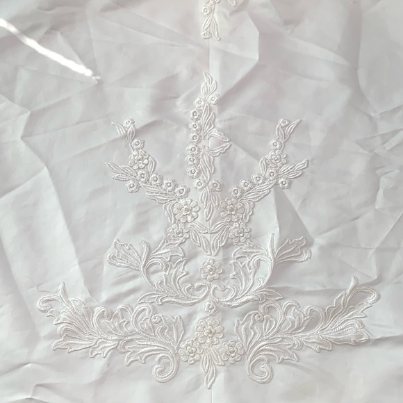 🚫SOLD🚫Exquisite Embroidered Soft White Wedding Gown sz 14 - Picture 11 of 11